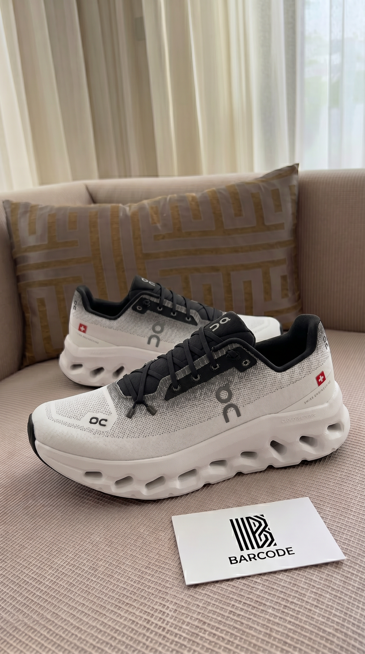 On Cloudtilt "Black/Ivory"